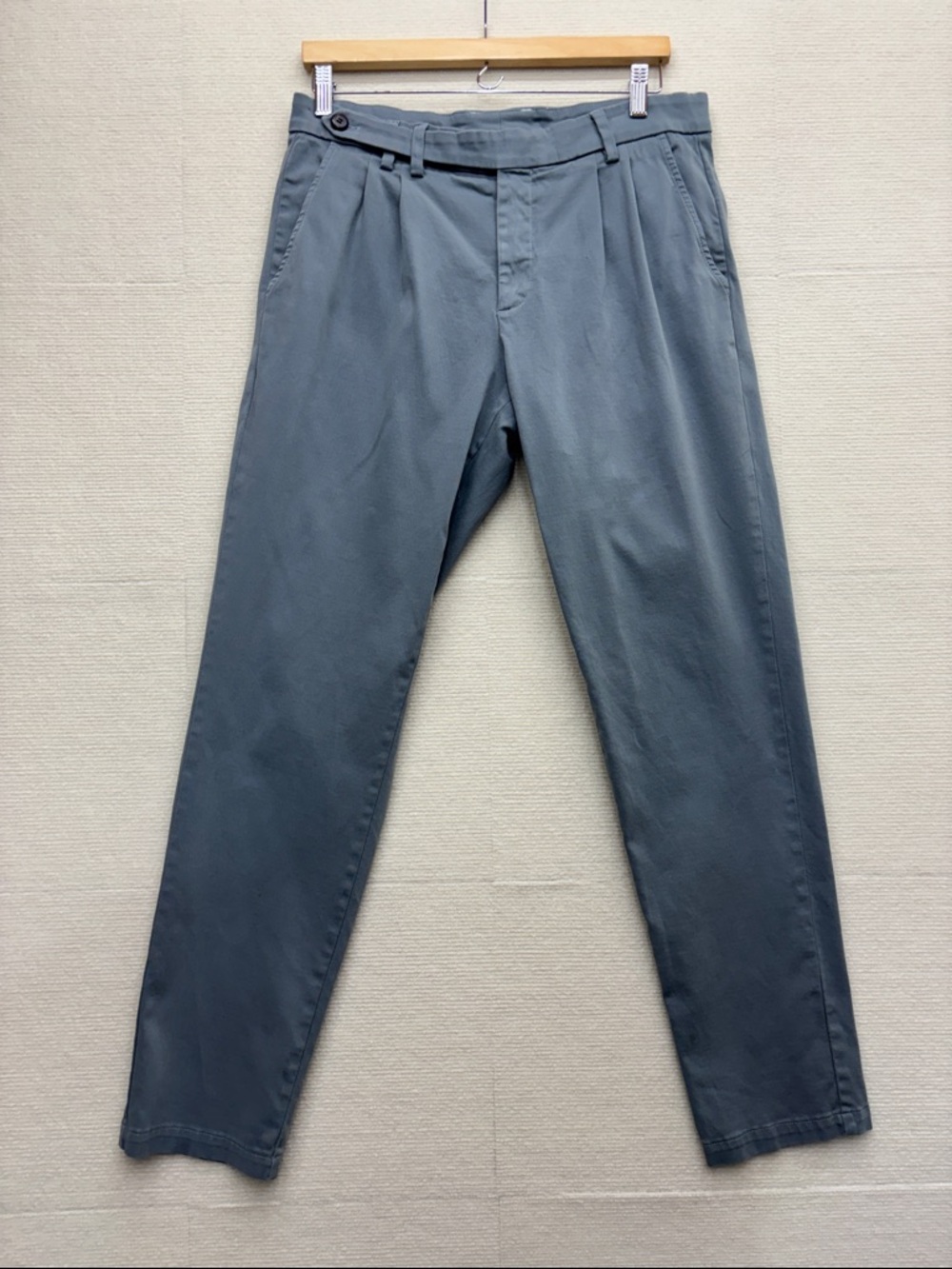 Eleventy | Classic Pleated Trousers in Slate Gray 32 pants